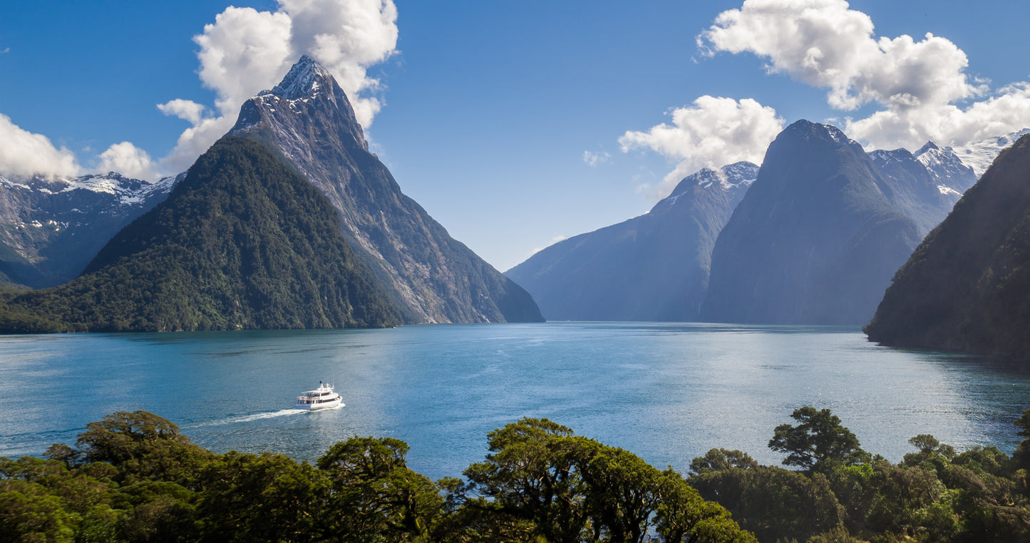 Milford Sound private guided tour from Queenstown with views of Mitre Peak