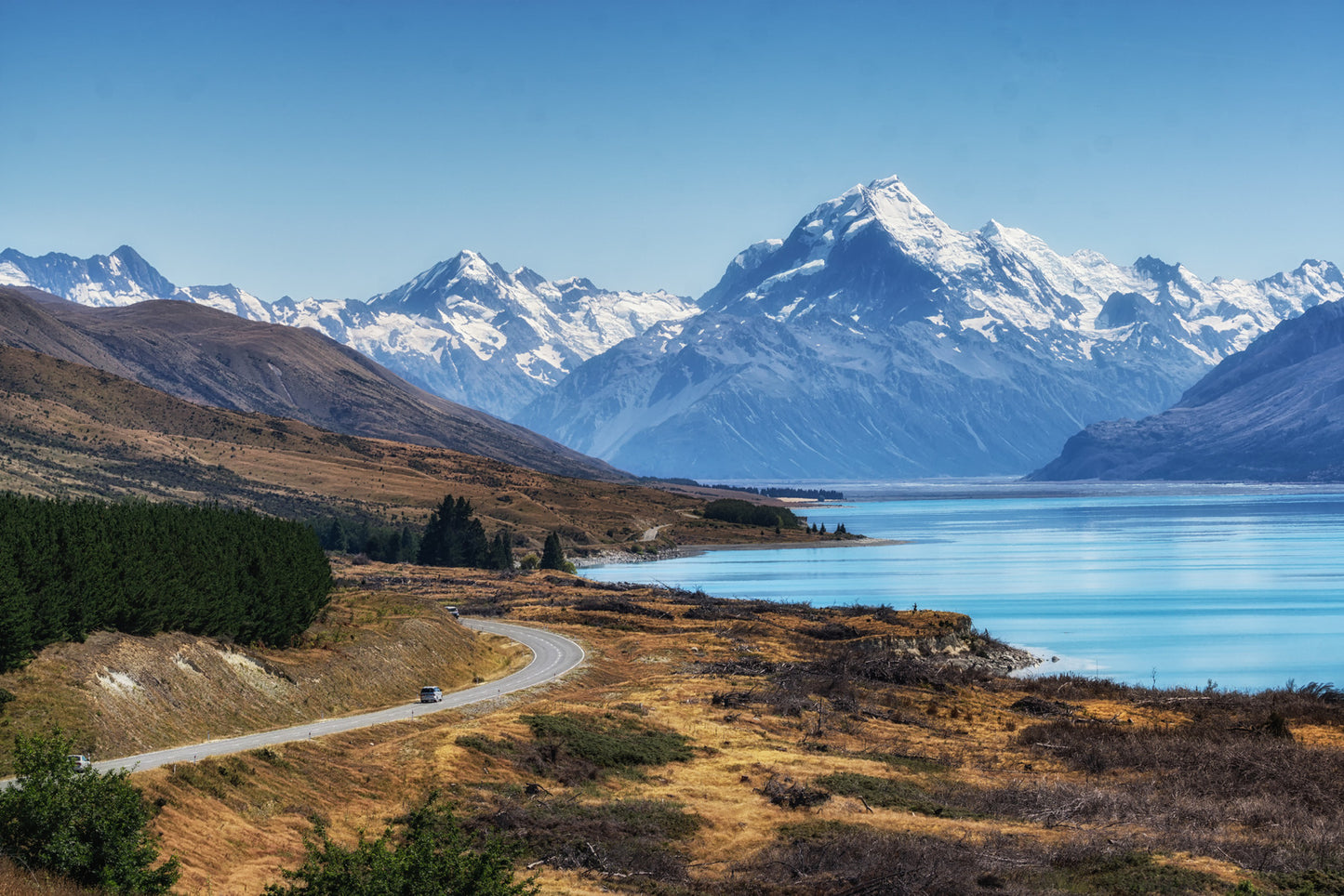 Lake Pukaki turquoise water with Mount Cook backdrop on guided tour